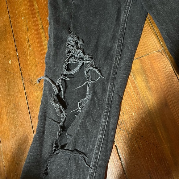 Stradivarius ripped, black mom jeans. US size 06 - Picture 4 of 7